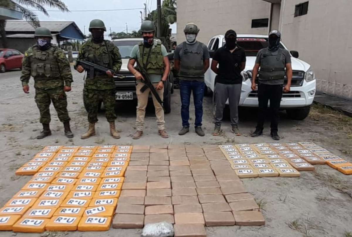 Ecuador: Fuerzas Armadas incautaron 168 paquetes de droga en Lago Agrio