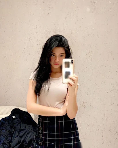 Wallpaper Gadis Muda Cantik