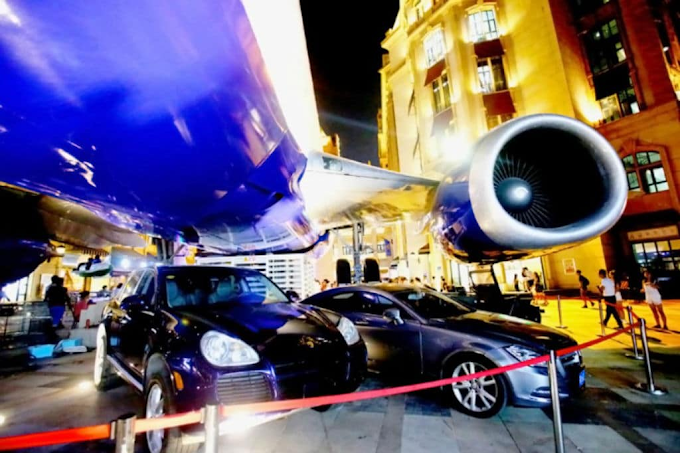 Hotel laga sameeyey diyaarad Boeing 737 ah Ku dhex yaala