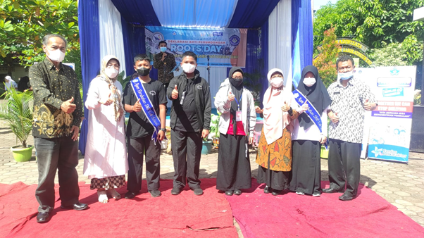 Kegiatan Roots Day Menjadi Awal Deklarasi Sekolah Anti Perundungan SMP Pembangunan Laboratorium UNP