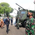 Tinjau Alutsista, Jokowi Candai Iriana dan Minta Jendral Andika Jadi Supir 