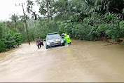 Pastikan Warganya Aman, Kapolres Simeulue Terobos Banjir dan Dirikan Dapur Umum