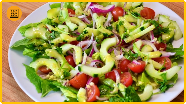 ensalada con pepino y tomate cherry