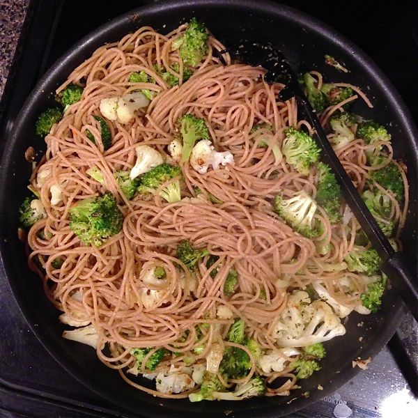 Whole Wheat Spaghetti with Broccoli and Cauliflower