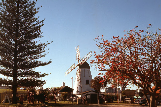 The Old Mill em Perth, Austrália na segunda metade da década de 1960 - MMG_K_075 Fotografia de Manuel Augusto Martins Gomes Não usar fotografias sem referência ao seu proprietário Manuel Augusto Martins Gomes e sem link para as páginas: https://manuelamartinsgomes.blogspot.com/ , hccttps://www.facebook.com/ManuelMartinsGomesMemorias , https://www.instagram.com/manuelamartinsgomesmemorias/