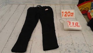 中古品　子供服　１２０ｃｍ　ブラック　ロングパンツ　１１０円