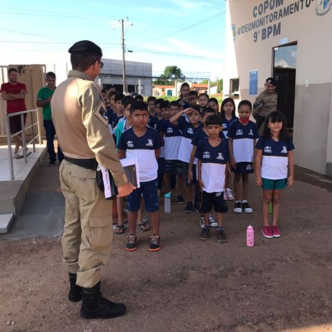 9º Batalhão da PM recebe visita de alunos da escola municipal São Vicente Ferrer de Araguatins
