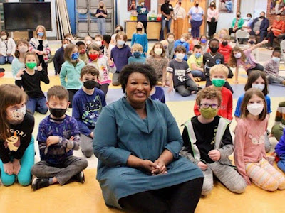 Stacey Abrams maskless in classroom