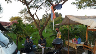 Sambang dan Patroli Dialogis Bhabinkamtibmas Polsek Cigasong Himbau Warga Untuk Patuhi Prokes