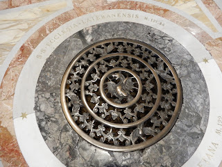 サン・ピエトロ寺院の床の装飾
