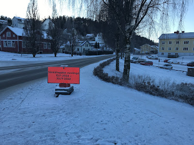 Sörkällegatan med avstängningsskylt i förgrunden