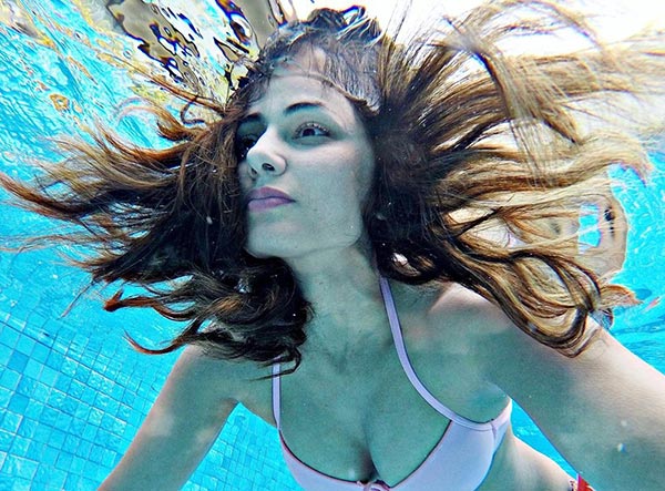 Hina Khan cleavage bikini underwater hot indian actress