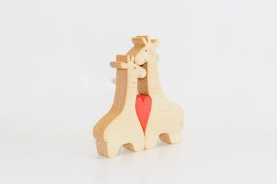 Wood puzzle of a pair of giraffes - Couple in Love