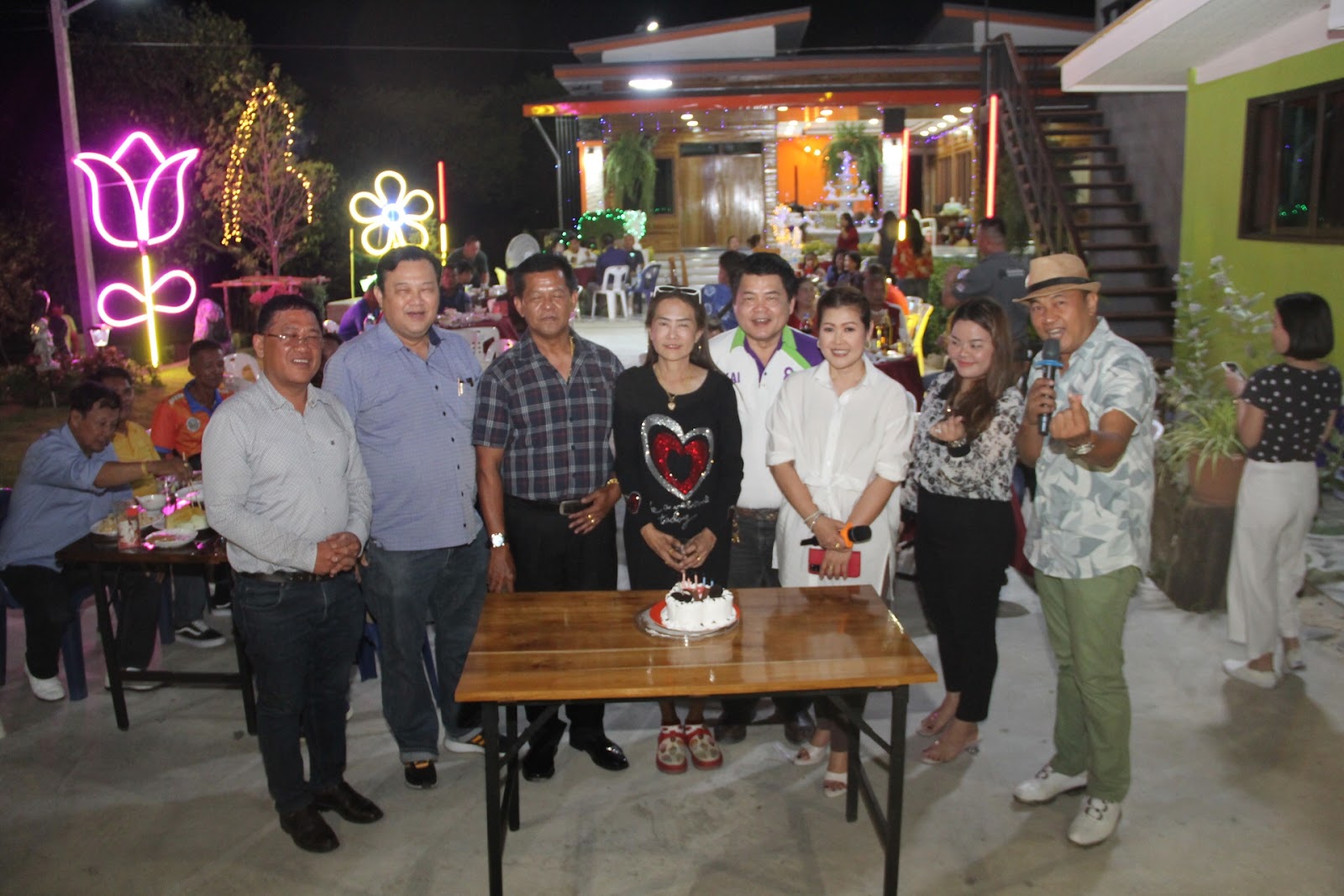 ทำบุญขึ้นบ้านใหม่ และฉลองวันคล้ายวันเกิด