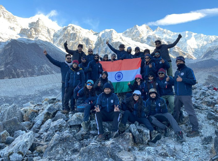 बिहार के प्रशिक्षु अफ़सरों ने कदमों से नापा कंचनजंगा