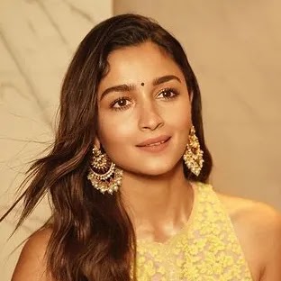 Alia Bhatt Biography, Wiki, Husband, BF, Affairs, Father, Family, Pics, Networth, Height, Age More