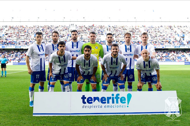 C. D. TENERIFE. Temporada 2021-22. Álex Bermejo, Carlos Ruiz, Enric Gallego, Juan Soriano, José León, José León, Michel Herrero, Sergio González. Carlos Pomares, Jérémy Mellot, Elady Zorrilla, Víctor Mollejo. C. D. TENERIFE 1 REAL VALLADOLID C. F. 4 Sábado 05/03/2022, 18:15 horas. Campeonato de Liga de 2ª División, jornada 30. Santa Cruz de Tenerife, estadio Heliodoro Rodríguez López: 18.587 espectadores.