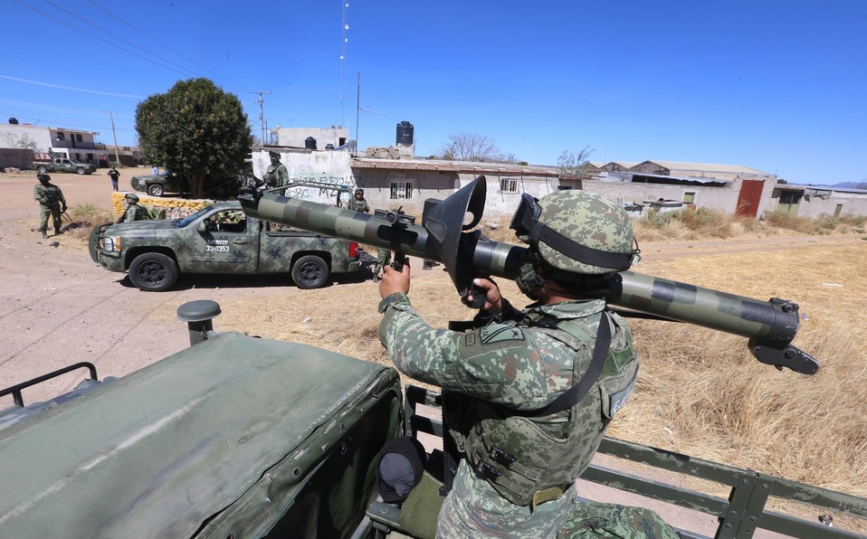 Ejercito Mexicano combate con lanzacohetes los monstruos blindados del CJNG en Zacatecas