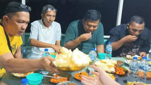 Makan Balanjuang Penutupan HUT RI ke-78, Sonny Affandi Terima Aspirasi Emak-Emak RT 02 RW 04 Kampung Lapai