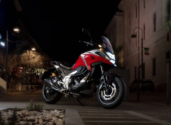 Nova Honda NC 750X 2022 tem câmbio automático DCT opcional - fotos e preços