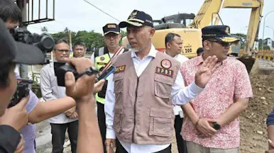 Gubernur Mahyeldi: Hari ini, Perbaikan Salah Satu Ruas Jembatan Menuju BIM Tuntas