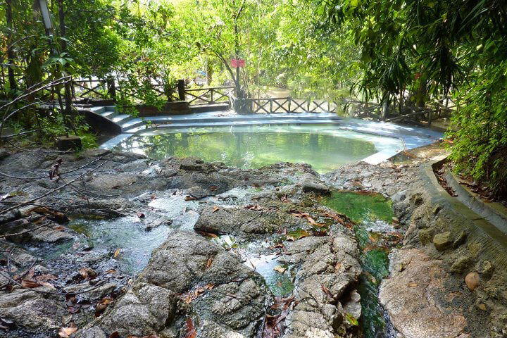 kolam air panas la hot spring