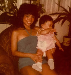 Childhood picture of Olivia Munn with her mother Kimberly