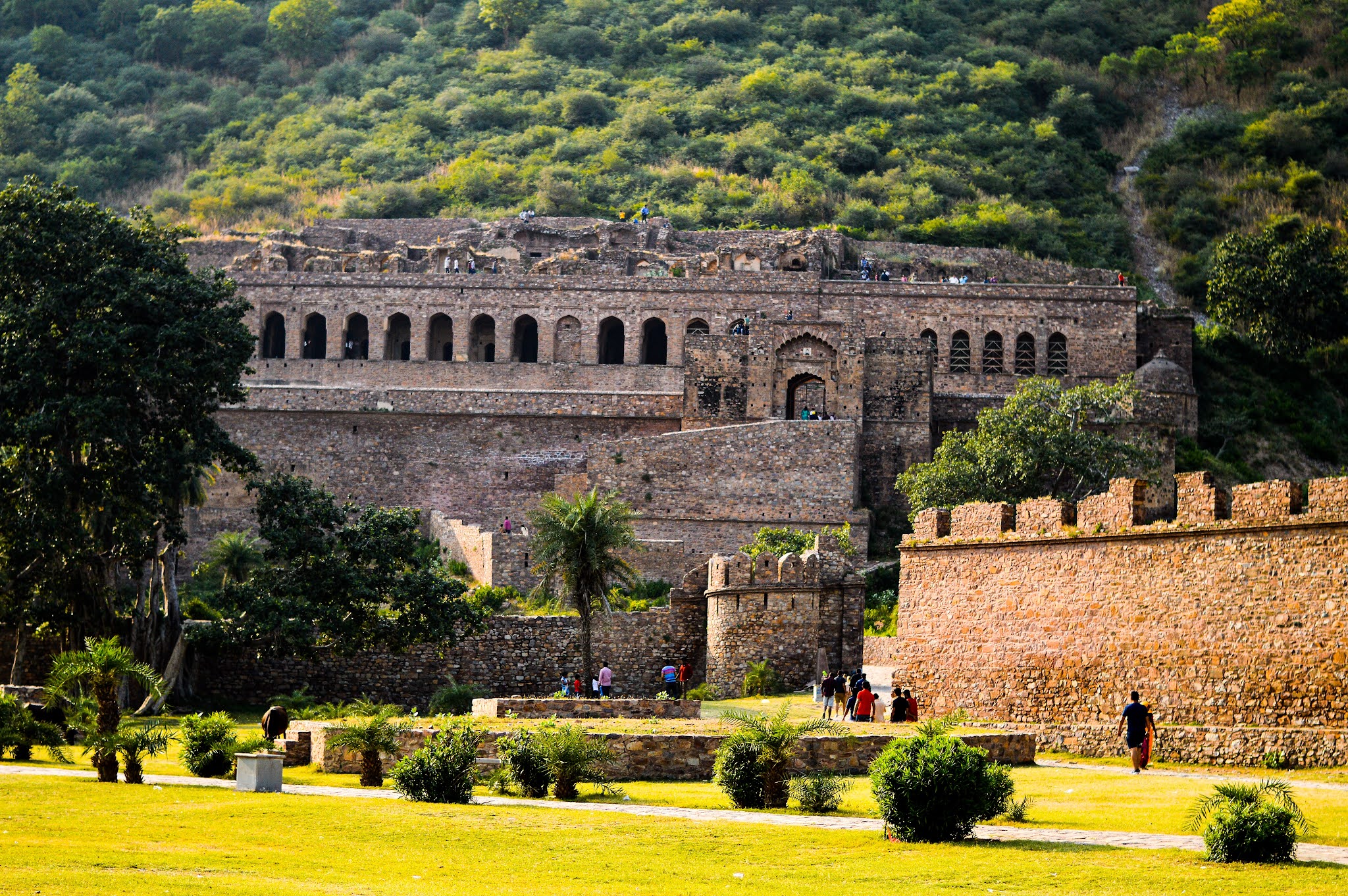 BHANGARH FORT: THE MOST HAUNTED PLACE IN INDIA