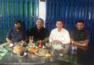 Nikmatnya Makan Malam di Kaki Lima Bersama Pak Dewan Provinsi Riau