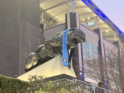 Up close picture of a panther statue outside the front of the stadium.