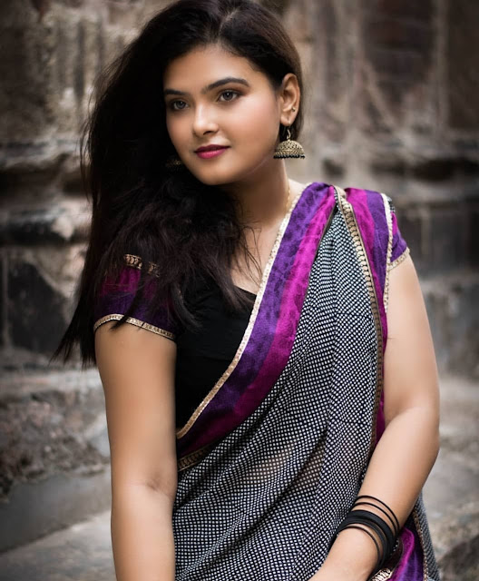 Hot Indian Model Latest Stills In Saree 2