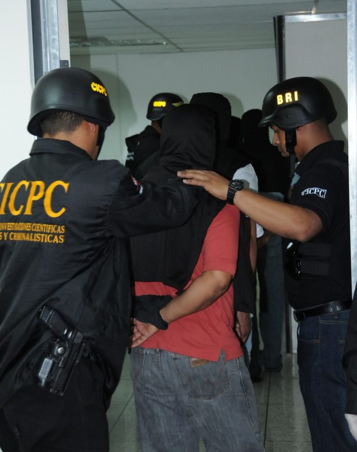 Venezuela: Detienen a un comerciante asiático y a un motorizado detenidos por distribuir divisas falsas en Maracay