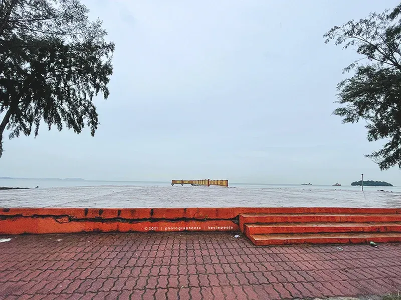 dataran tepi pantai Port Dickson