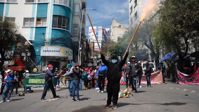 Teachers observe strike with blockades