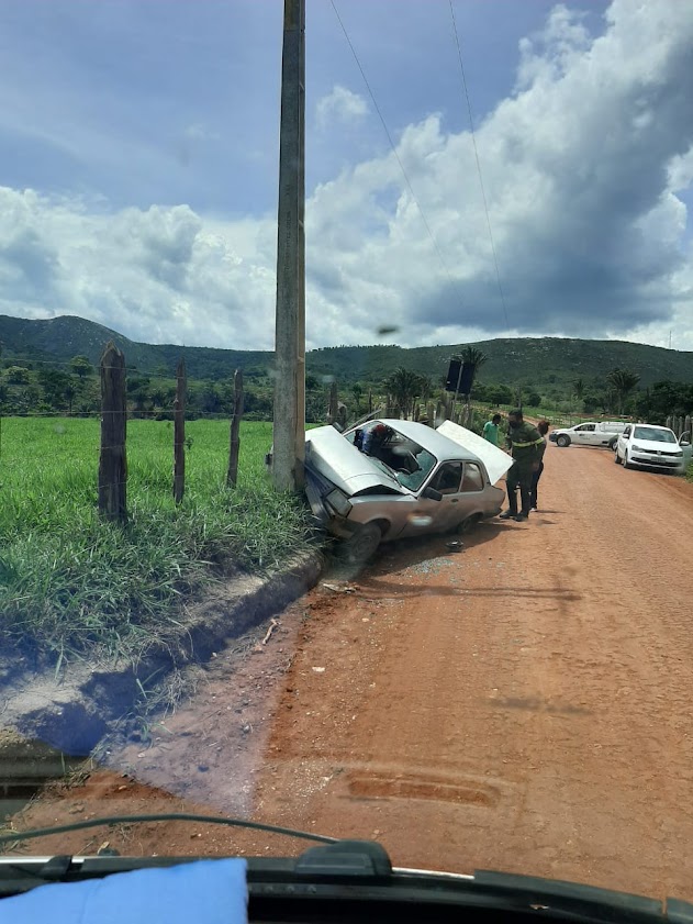 Miguel Calmon: Condutor perde controle da direção e bate em poste na estrada que dá acesso a Tapiranga 