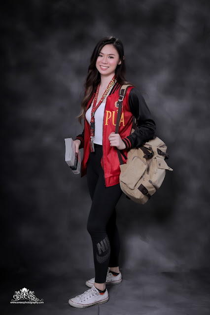 Nicole Sy Graduation Studio Portrait with Family #teamerrees #erreesstudio #ilocosstudiophotographer #abrastudiophotographer #graduation2022 #mapuauniversitygraduate2022 #gradpic2022