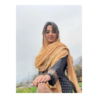 Sonali Pandita actress