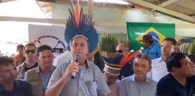 Bolsonaro é criticado após visitar área de garimpo ilegal em terra indígena que prometeu anular