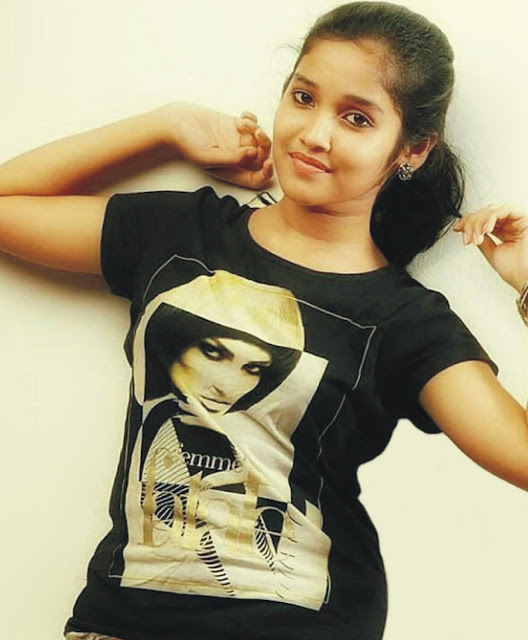 Baby Anikha Surendran Beautiful and Cute Pics 15