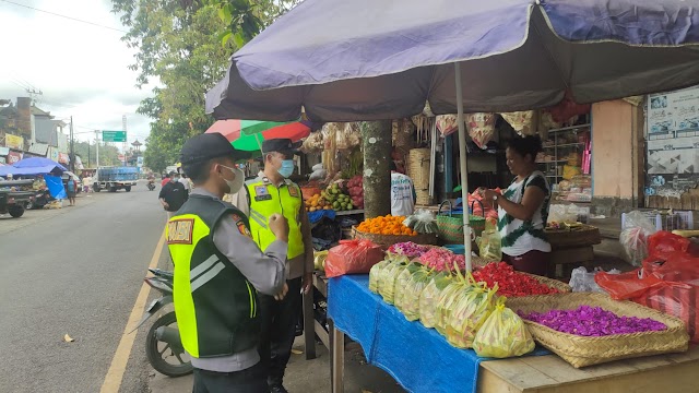 Polres Karangasem Edukasi Prokes Kepada Masyarakat di Pasar Menanga