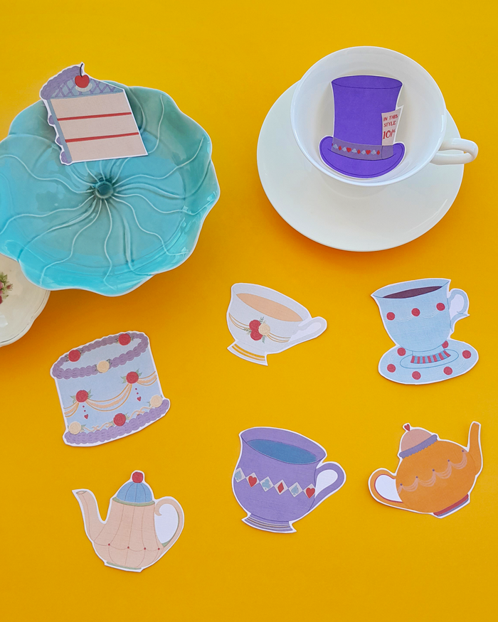 brunch, tea party, Spring, Summer, Easter, teacup, mad hatter's hat, playing cards, illustrations, illustrated, stationery, Alice in Wonderland, Benjamin Lacombe, Edelvives, cake stand