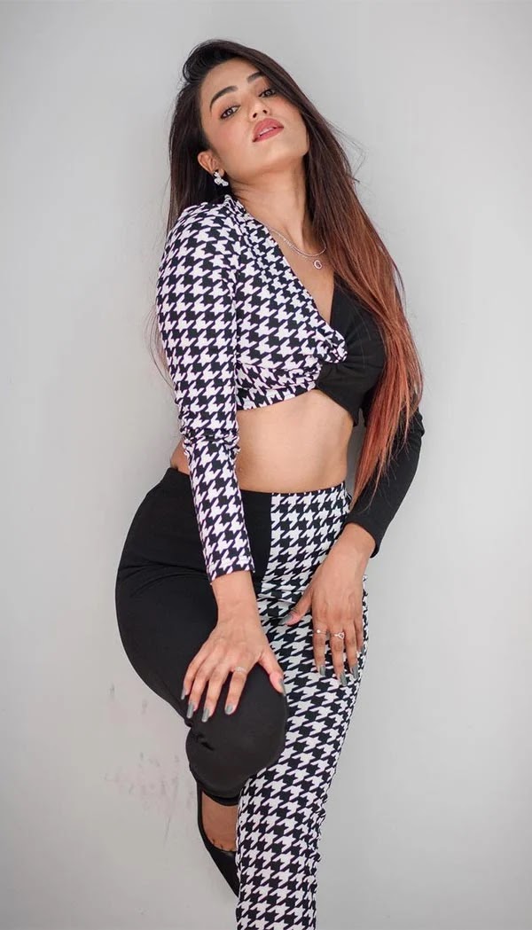Garima Chaurasia's stylish hot look in this black and white outfit