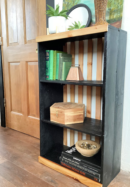 Make a Pallet Wood Bookshelf