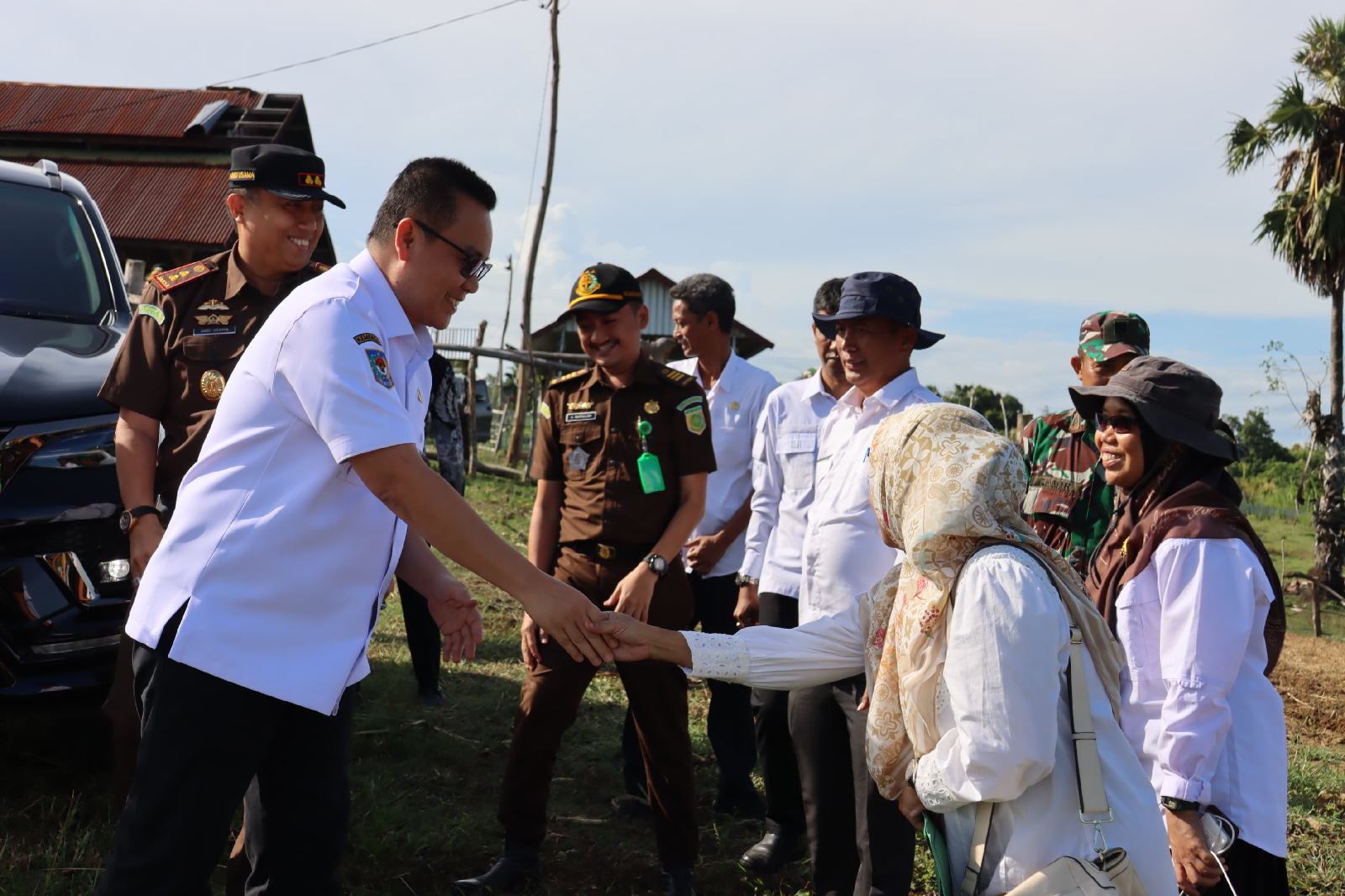 Bersama Pj Bupati Wajo dan Forkopimda Kab. Wajo Tanam dan Panen Perdana Cabai di Majauleng