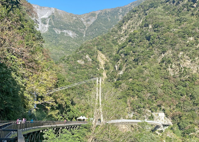 山月吊橋