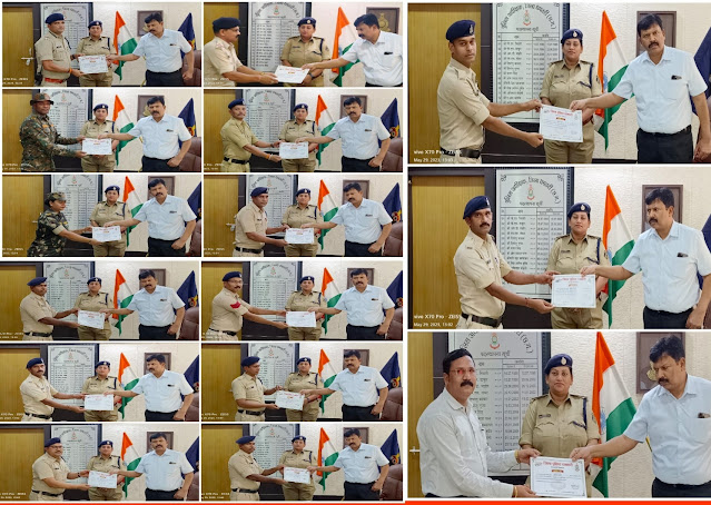 DHAMTARI - SP  द्वारा  पुलिस के 32 रक्तदाताओं का किया गया सम्मान... जिले में पुलिस अधिकारी/कर्मचारियों द्वारा किया गया है सर्वाधिक रक्तदान...!