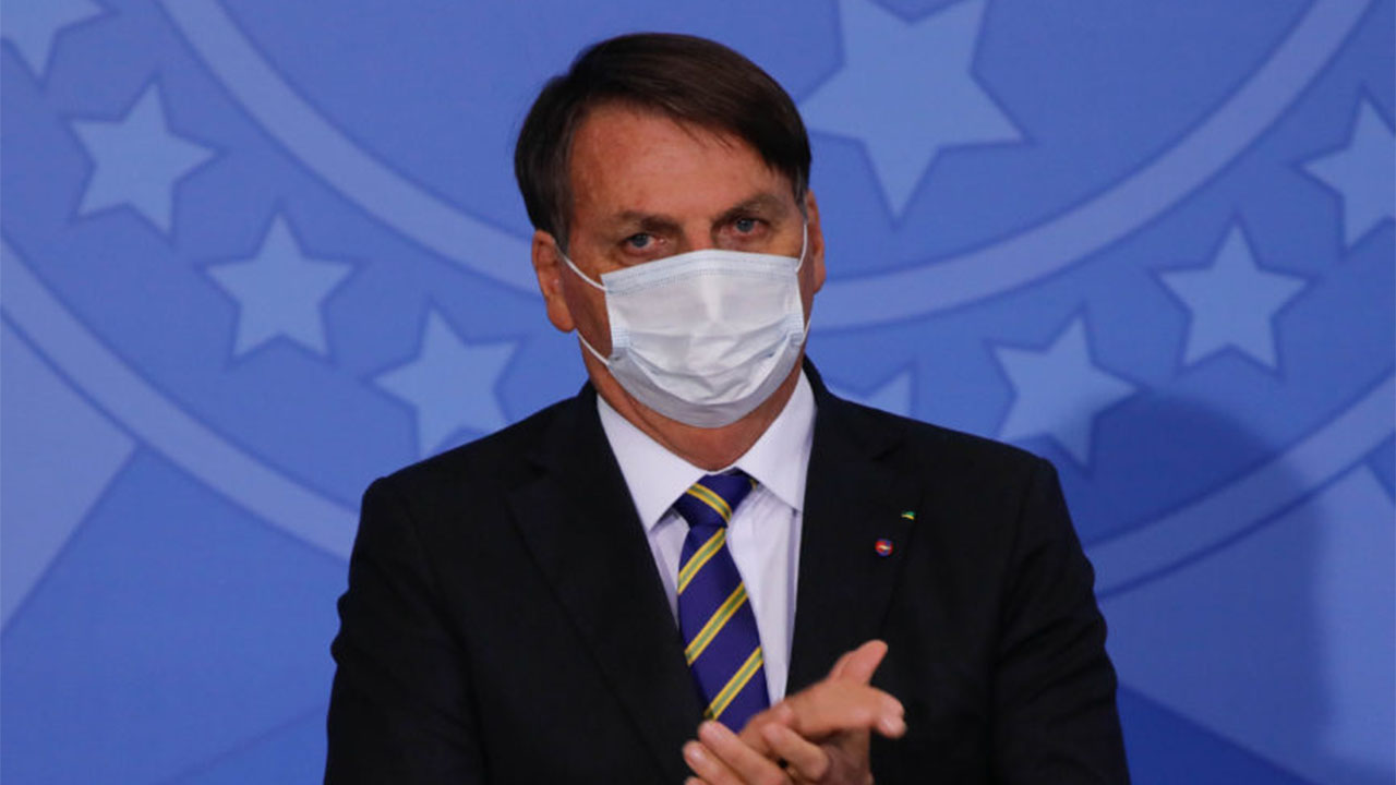 Bolsonaro zera imposto de remédio para câncer