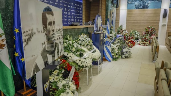 La Rosaleda despide a Antonio Benítez