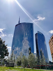 The Unicredit Tower is another Isola landmark