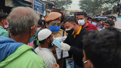 রাজপথে নেমে হাজারো মানুষকে মাস্ক পড়ালেন তৃণমূল কর্মীরা